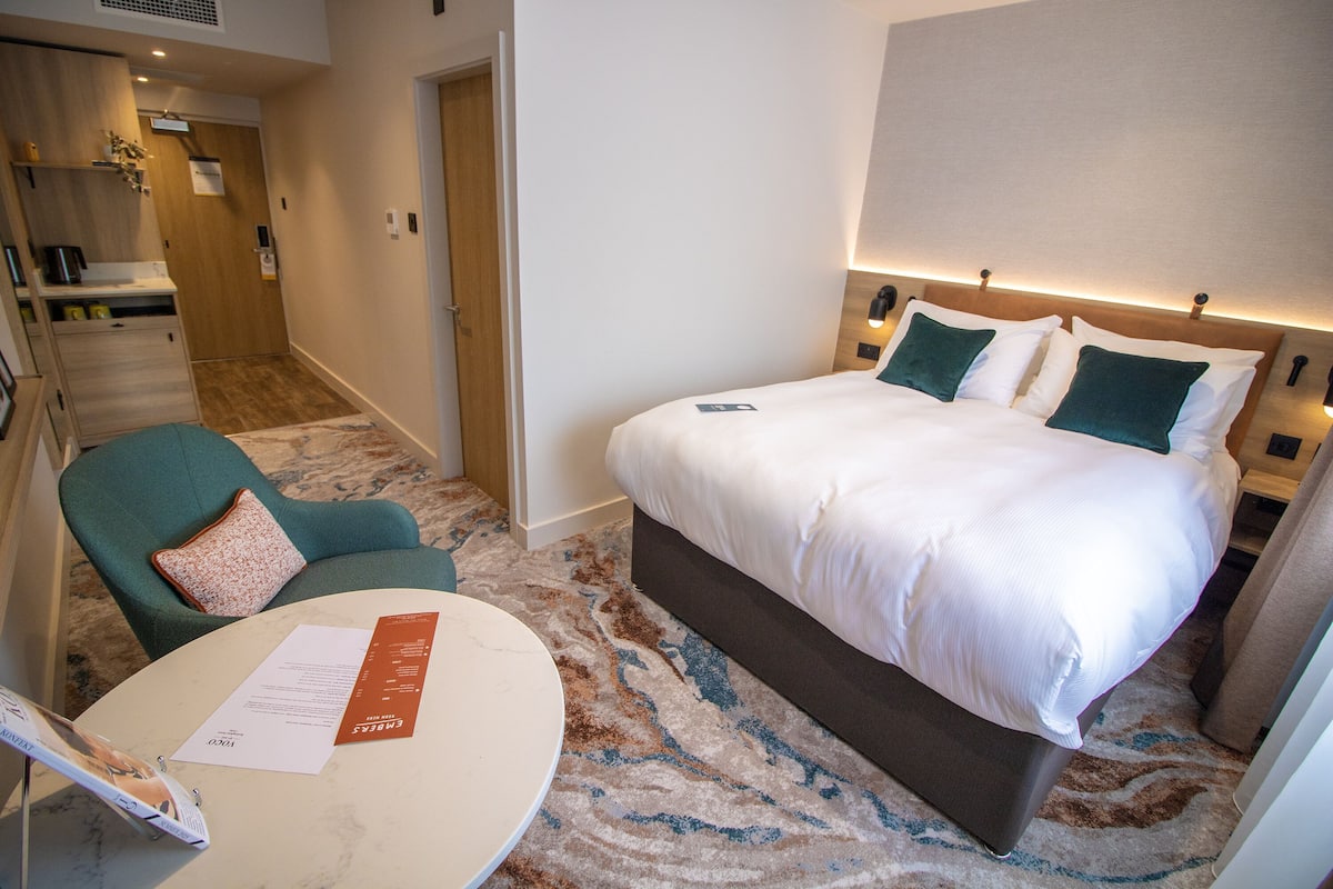 1 bedroom, desk, laptop workspace, blackout curtains