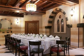 3 restaurants; breakfast, lunch and dinner served  - Le Commodore (Beirut)