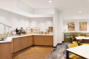 Free daily continental breakfast