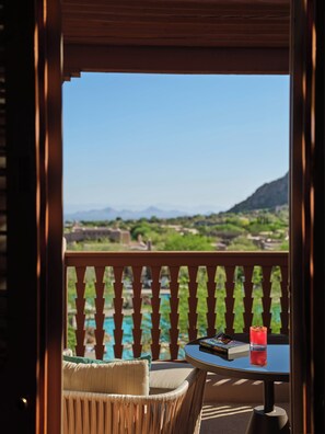 Rom, 2 dobbeltsenger | Sengetøy av topp kvalitet, dundyner, minibar og safe på rommet