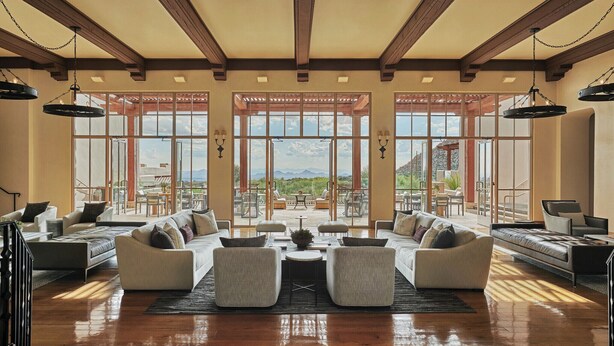 Lobby lounge