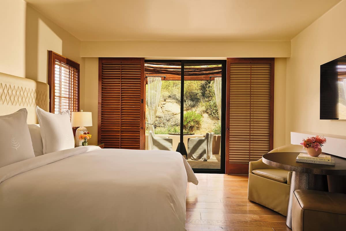 Premium bedding, down duvets, minibar, in-room safe