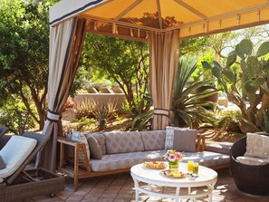Outdoor pool, cabanas (surcharge), sun loungers
