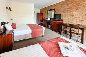 Twin Room - Narrandera Club Motor Inn (Narrandera)