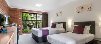 Airport Admiralty Motel