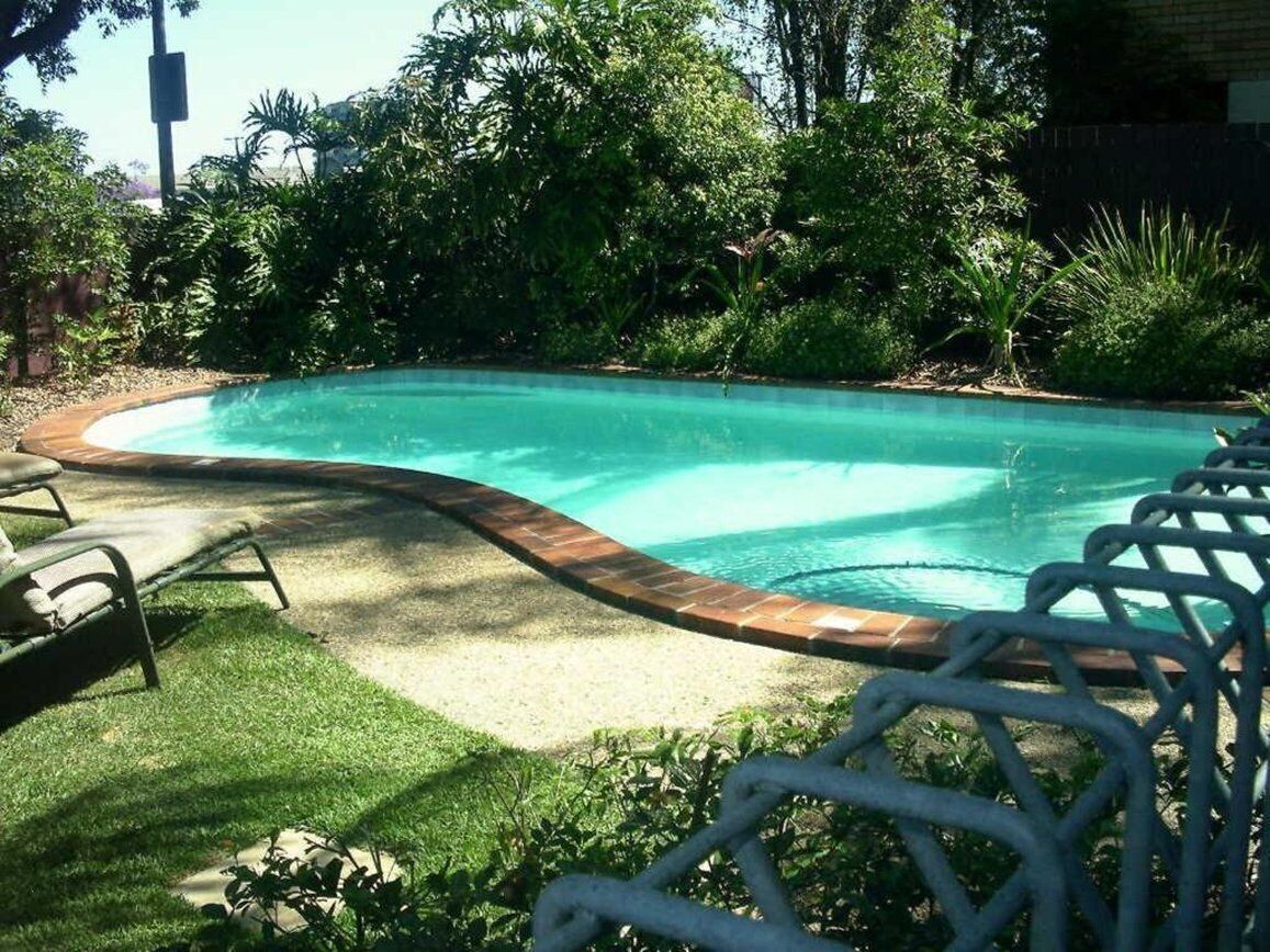 pool | outdoor pool, open 7:00 am to 9:00 pm, pool loungers