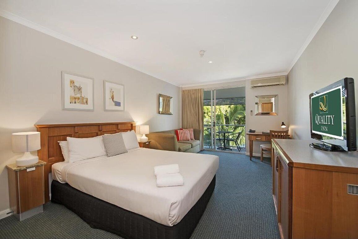 1 bedroom, premium bedding, desk, soundproofing