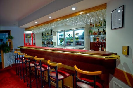 Bar (on property). Centrepoint Motor Inn