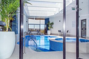 حمّام سباحة خارجي، مقاعد للتشمس