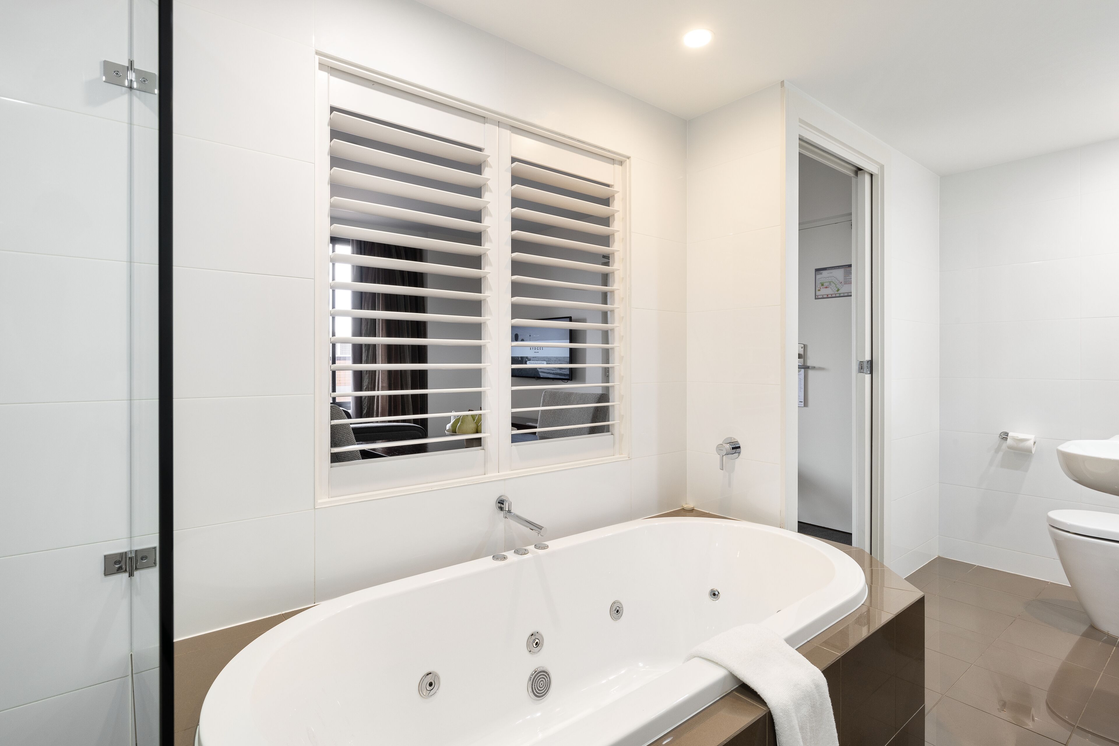 premier room, jetted tub | bathroom | free toiletries, hair dryer, towels
