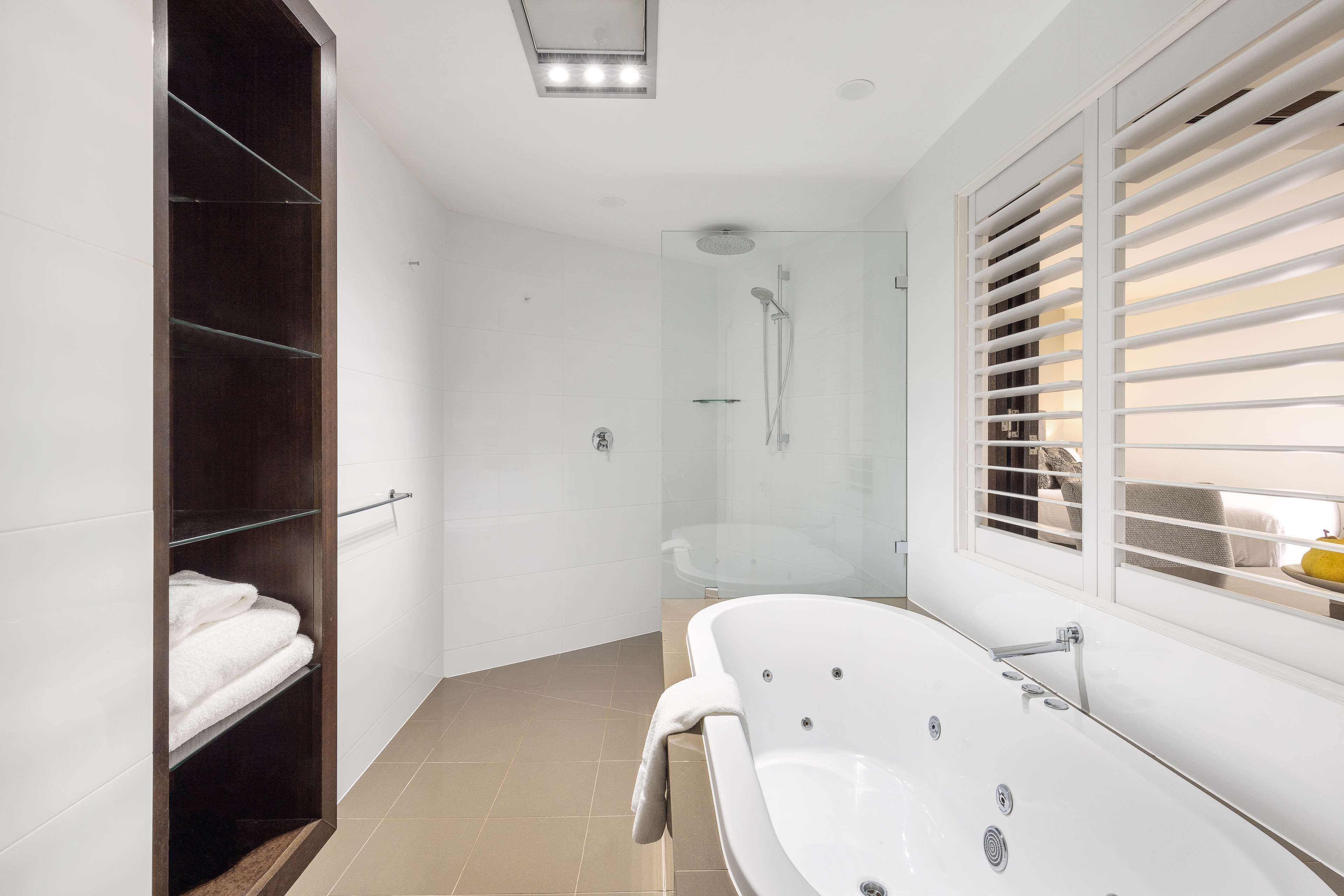 premier room, jetted tub | property amenity