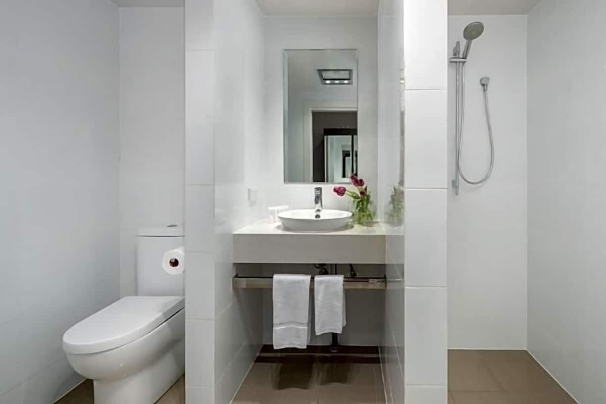 Bathroom | Free toiletries, hair dryer, towels