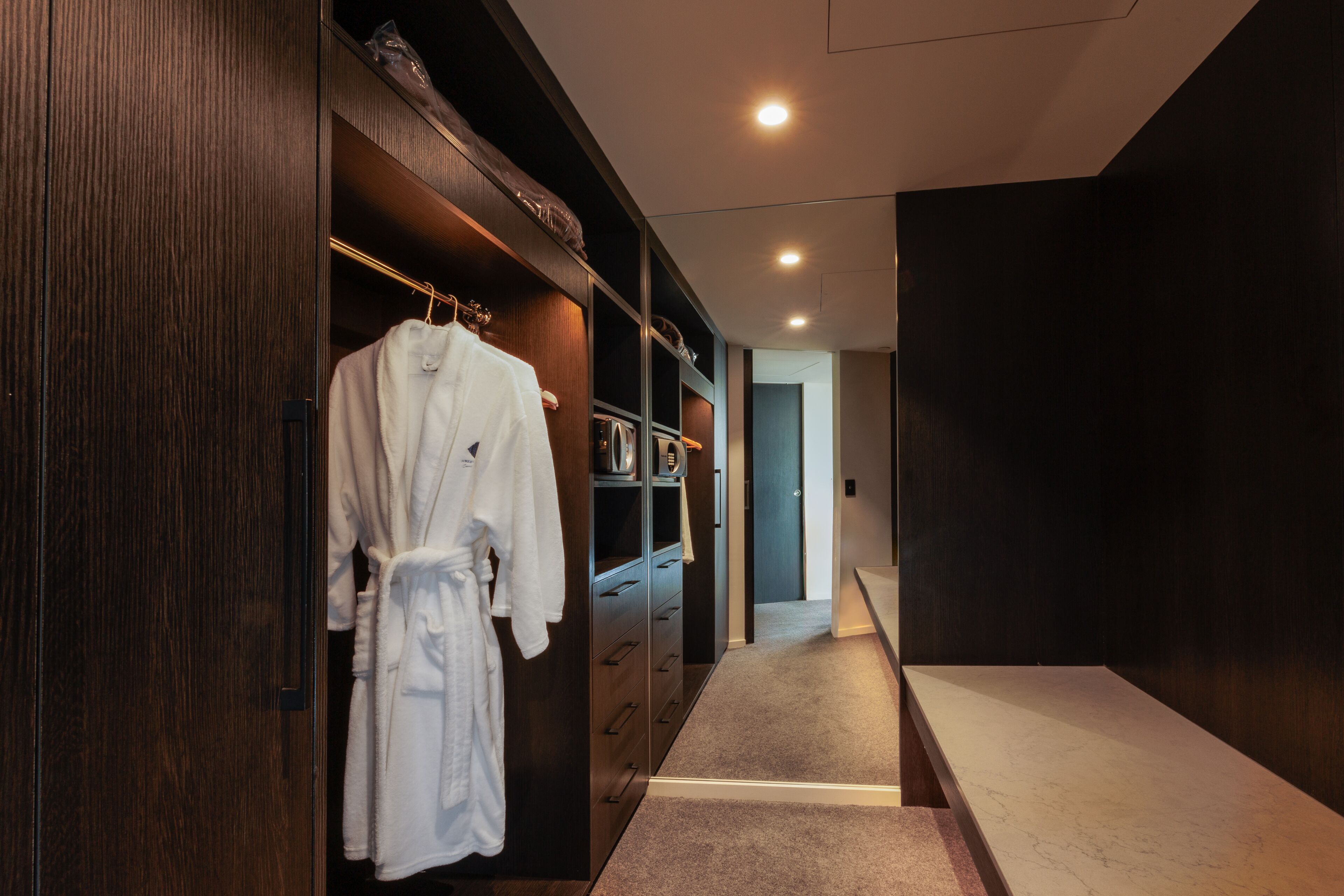 suite, 1 king bed, harbour view | safe