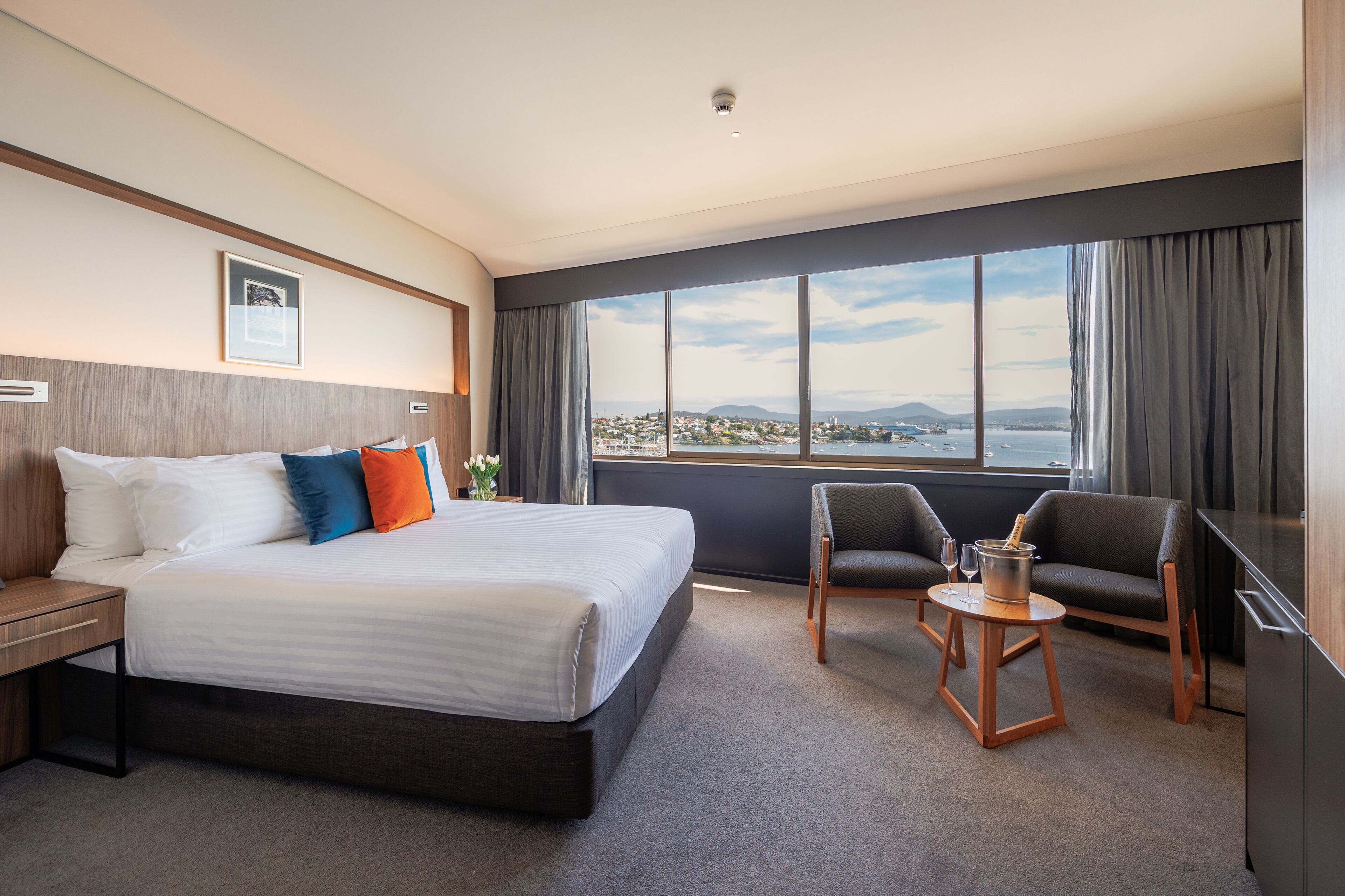 Deluxe Room, King Bed, Harbor View