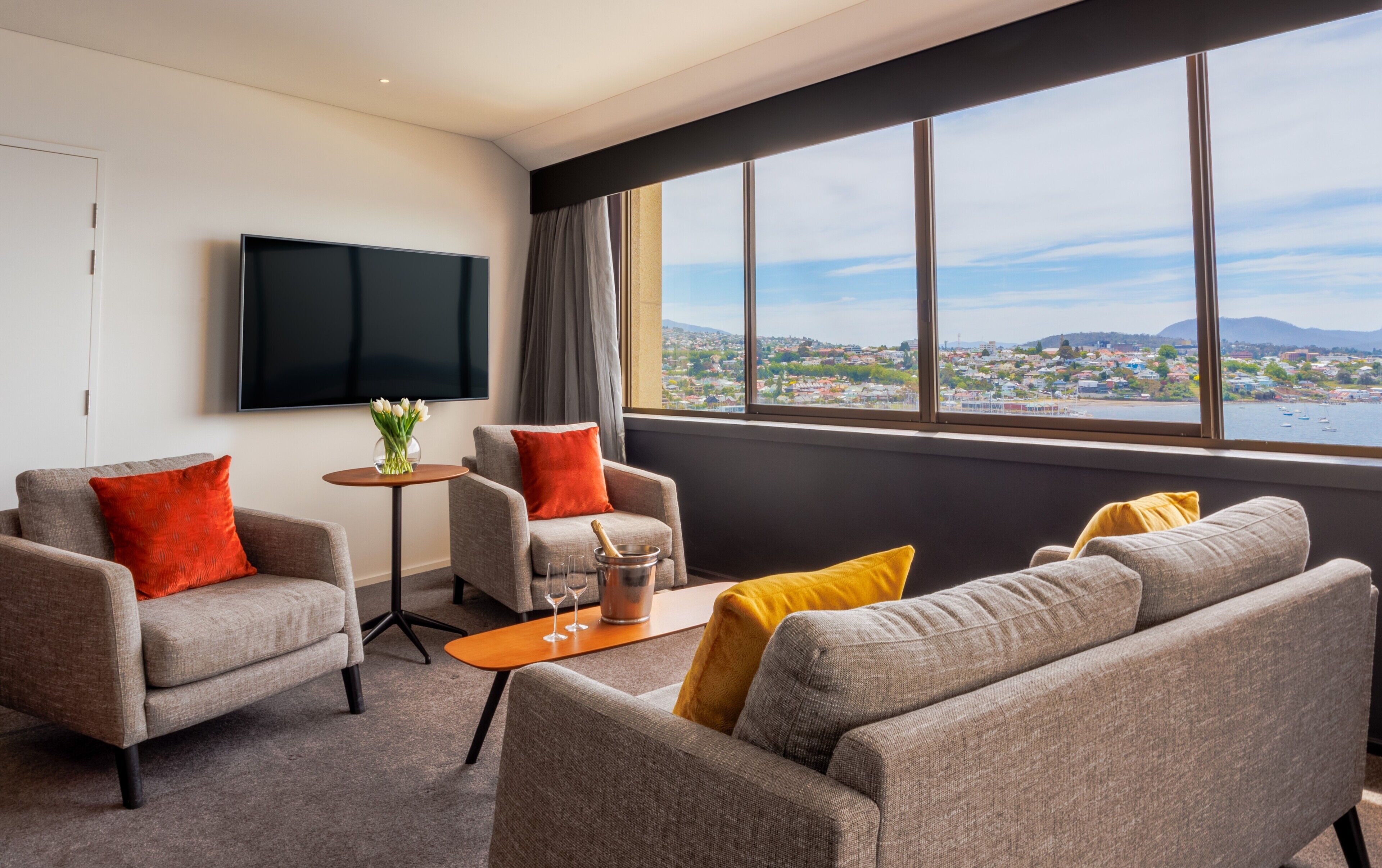 suite, 1 king bed, harbour view | living area | 30-inch lcd tv with cable channels, tv