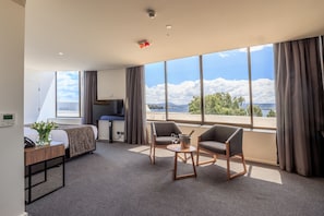 Deluxe Room, 1 King Bed, Accessible | Premium bedding, in-room safe, individually furnished, desk