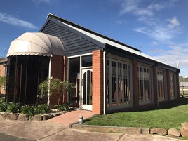 Kapalı yüzme havuzu 