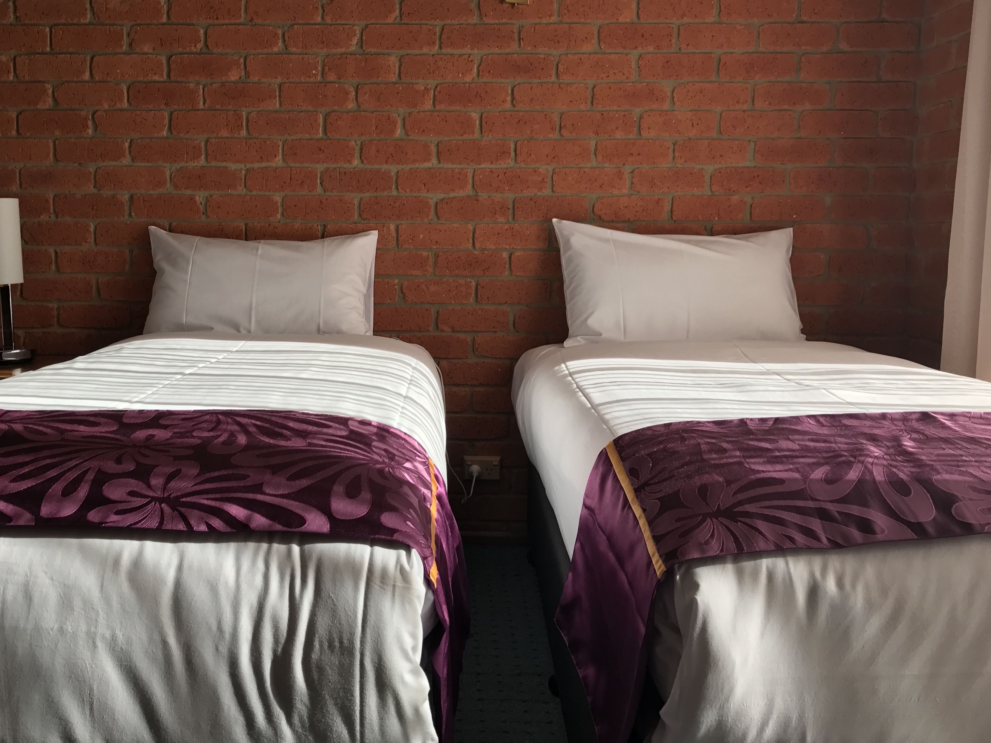 Kamar Twin Standar | Minibar, meja kerja, kedap suara, dan setrika/meja setrika