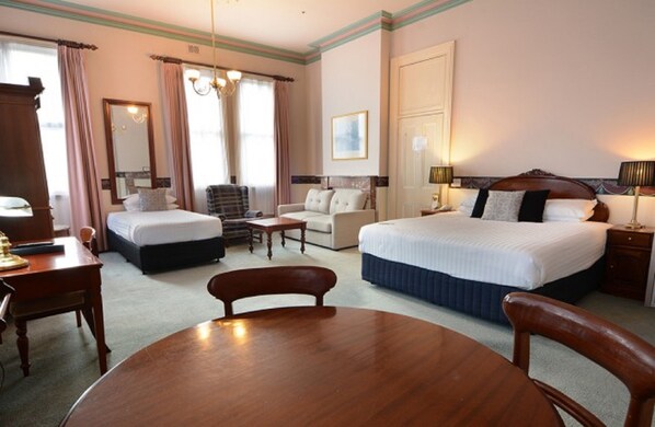 Studiosuite, spabadekar (Spa ) | Minibar, individuelt dekorert, individuelt innredet og blendingsgardiner