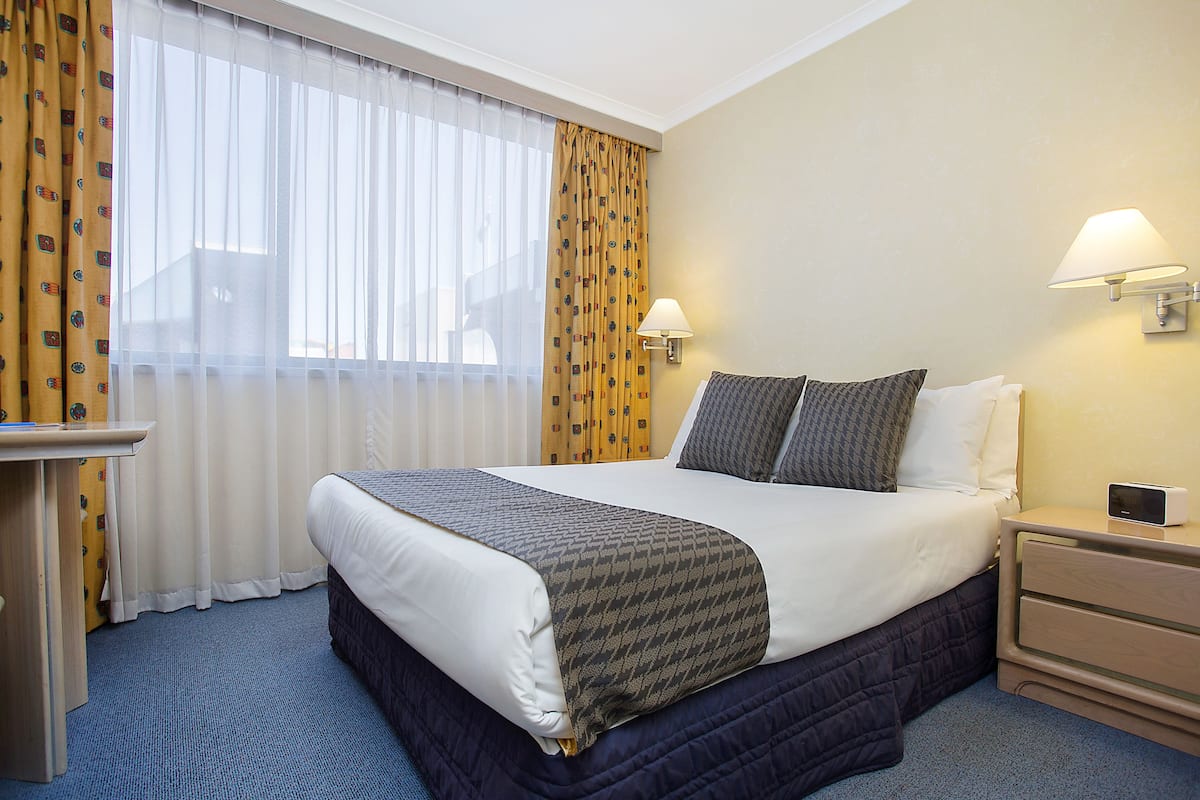Luxe beddengoed, een minibar, een strijkplank/strijkijzer, gratis wifi