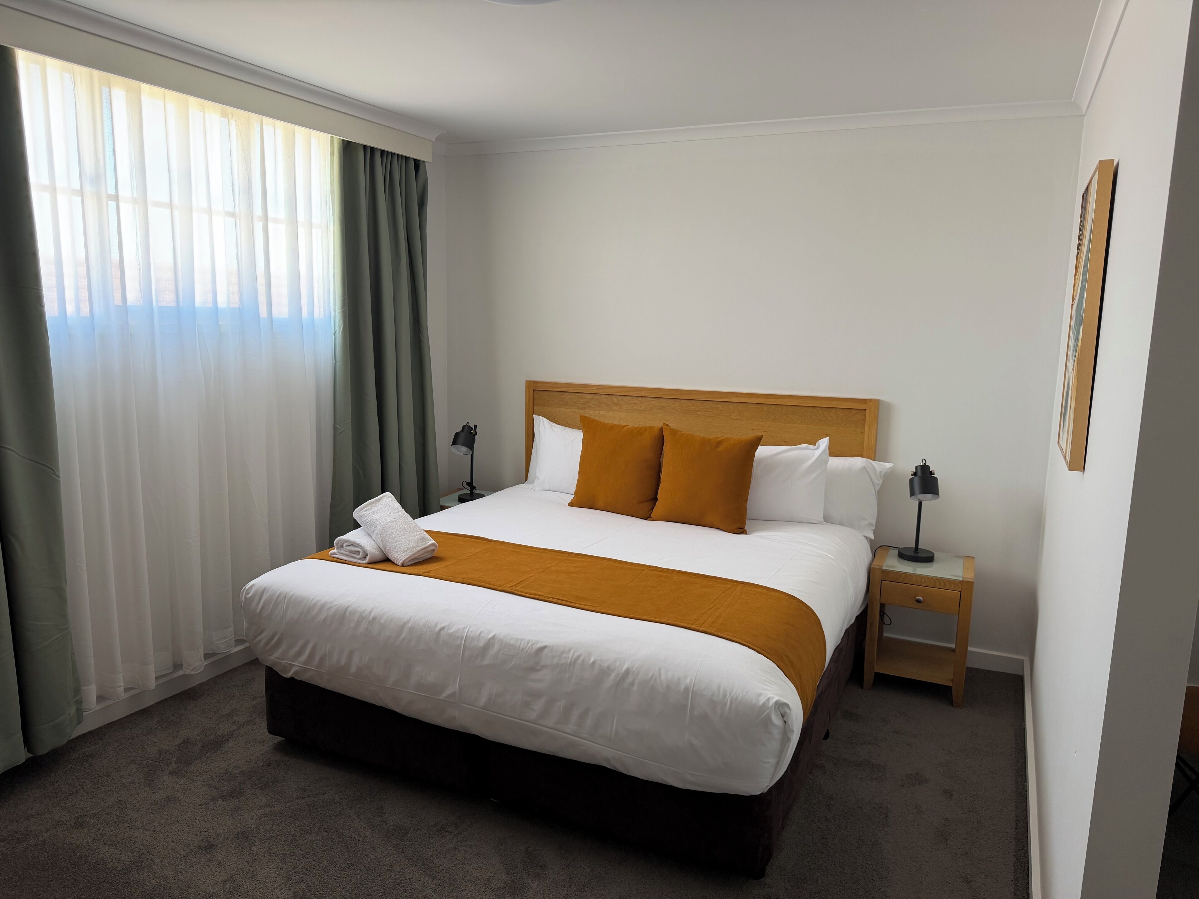 Premium bedding, minibar, iron/ironing board, free WiFi