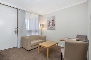 Romantisches Zimmer, 1 King-Bett, Whirlpool | Hochwertige Bettwaren, Minibar, Bügeleisen/Bügelbrett, kostenloses WLAN