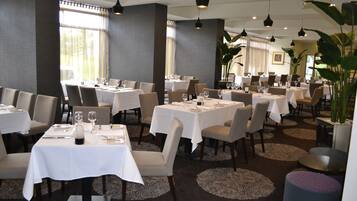 Breakfast and dinner served, Regional cuisine