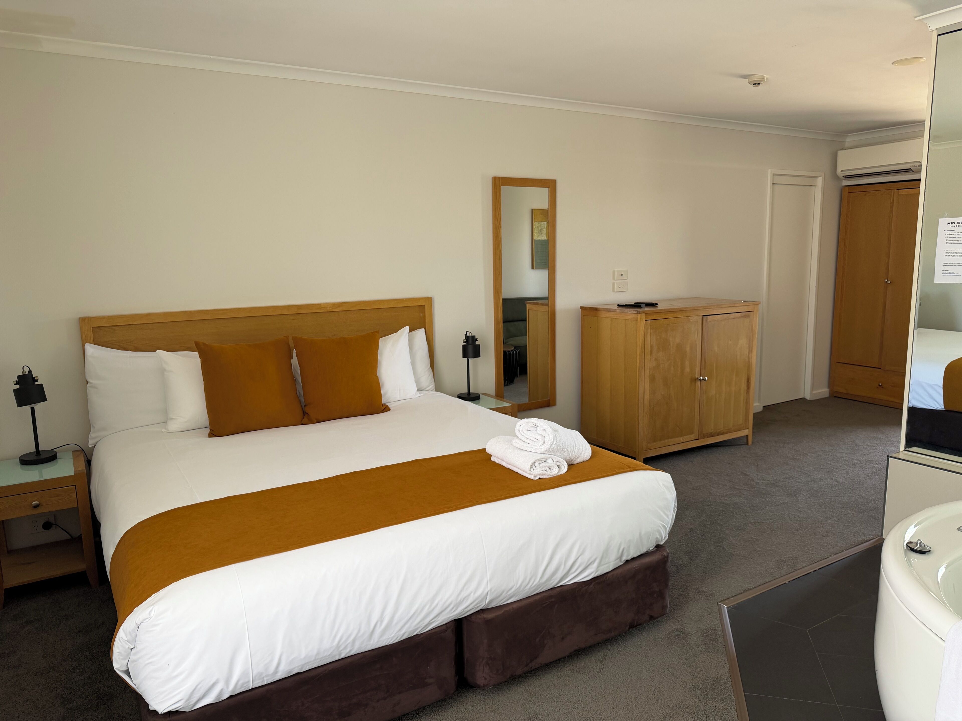 King Spa Room | Premium bedding, minibar, iron/ironing board, free WiFi