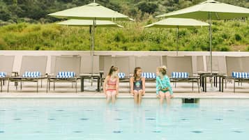 3 outdoor pools, open 5:30 AM to 8:00 PM, free pool cabanas