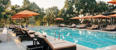 3 outdoor pools, open 5:30 AM to 8:00 PM, free pool cabanas