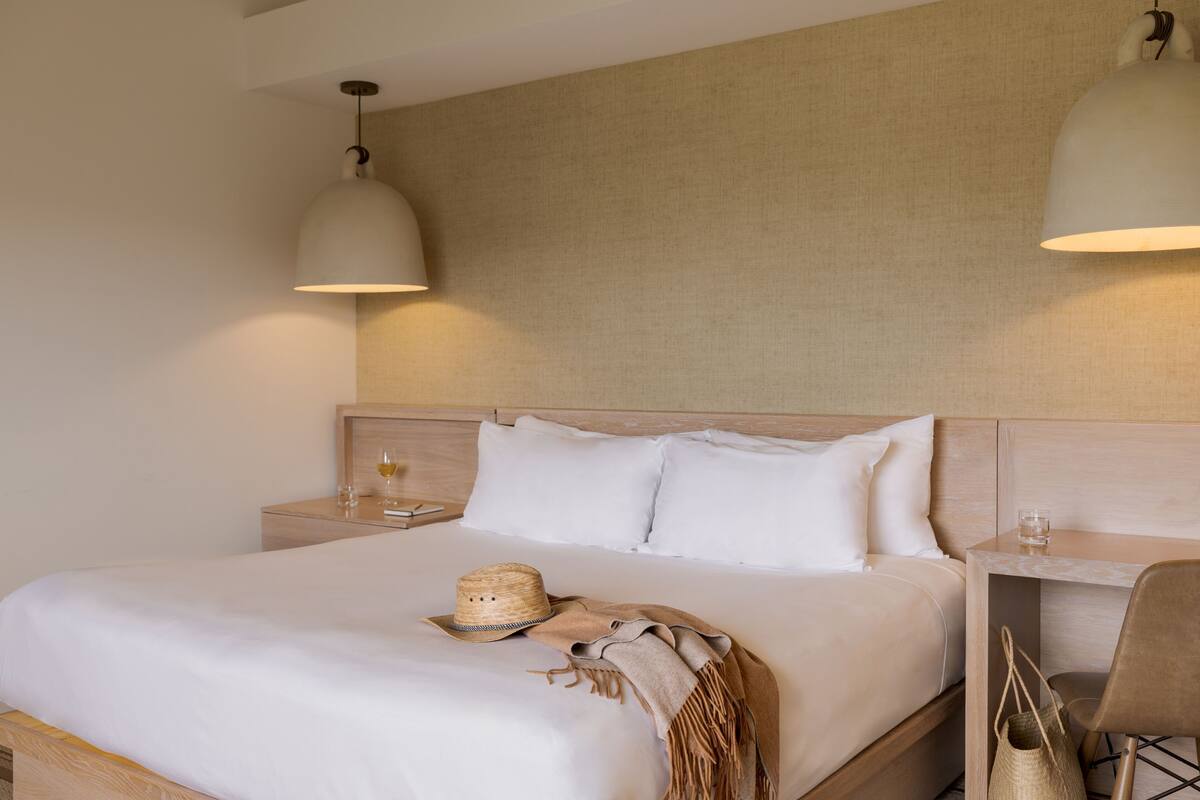 Premium bedding, in-room safe, desk, blackout drapes