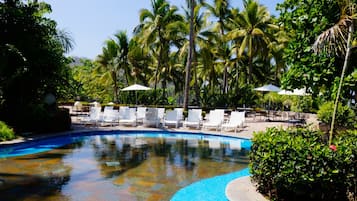 Außenpool, Liegestühle