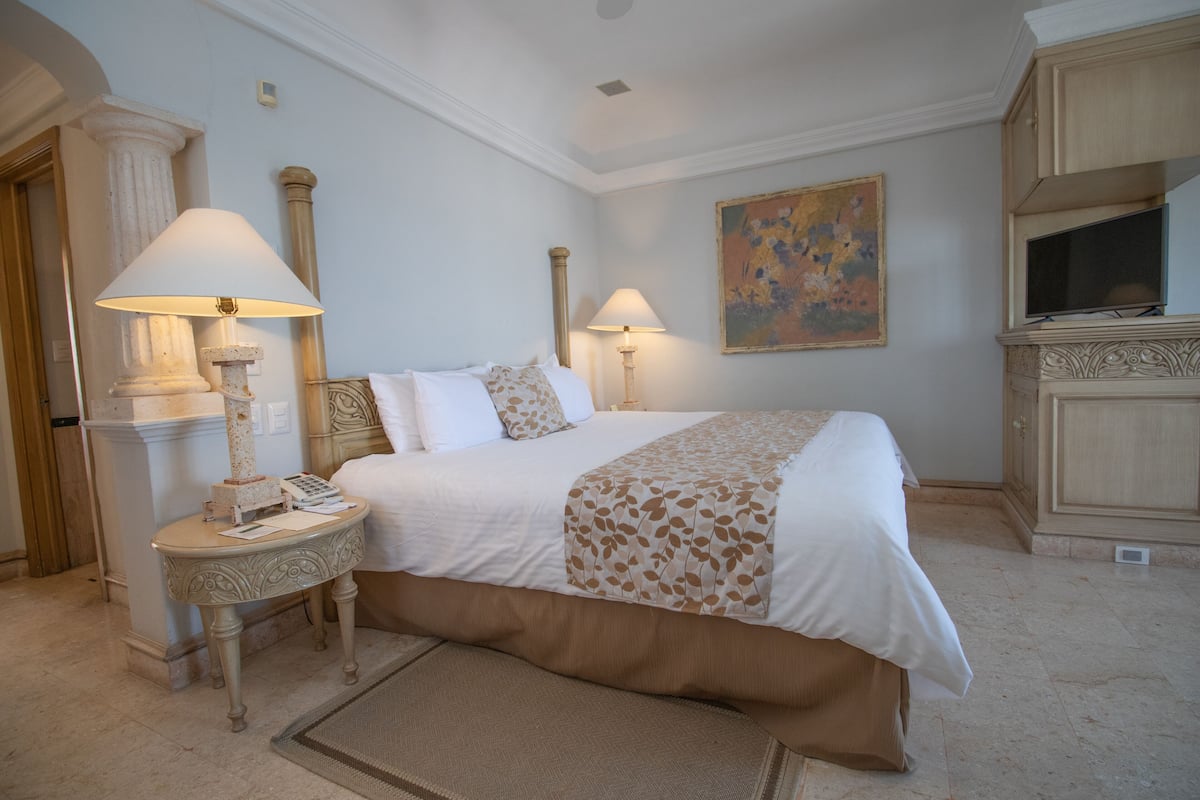 Phòng Deluxe, 1 giường cỡ king | Bộ đồ giường cao cấp, chăn bông, nệm có lớp đệm bông
