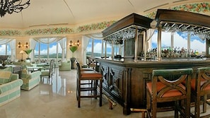 3 Bars/Lounges, Poolbar