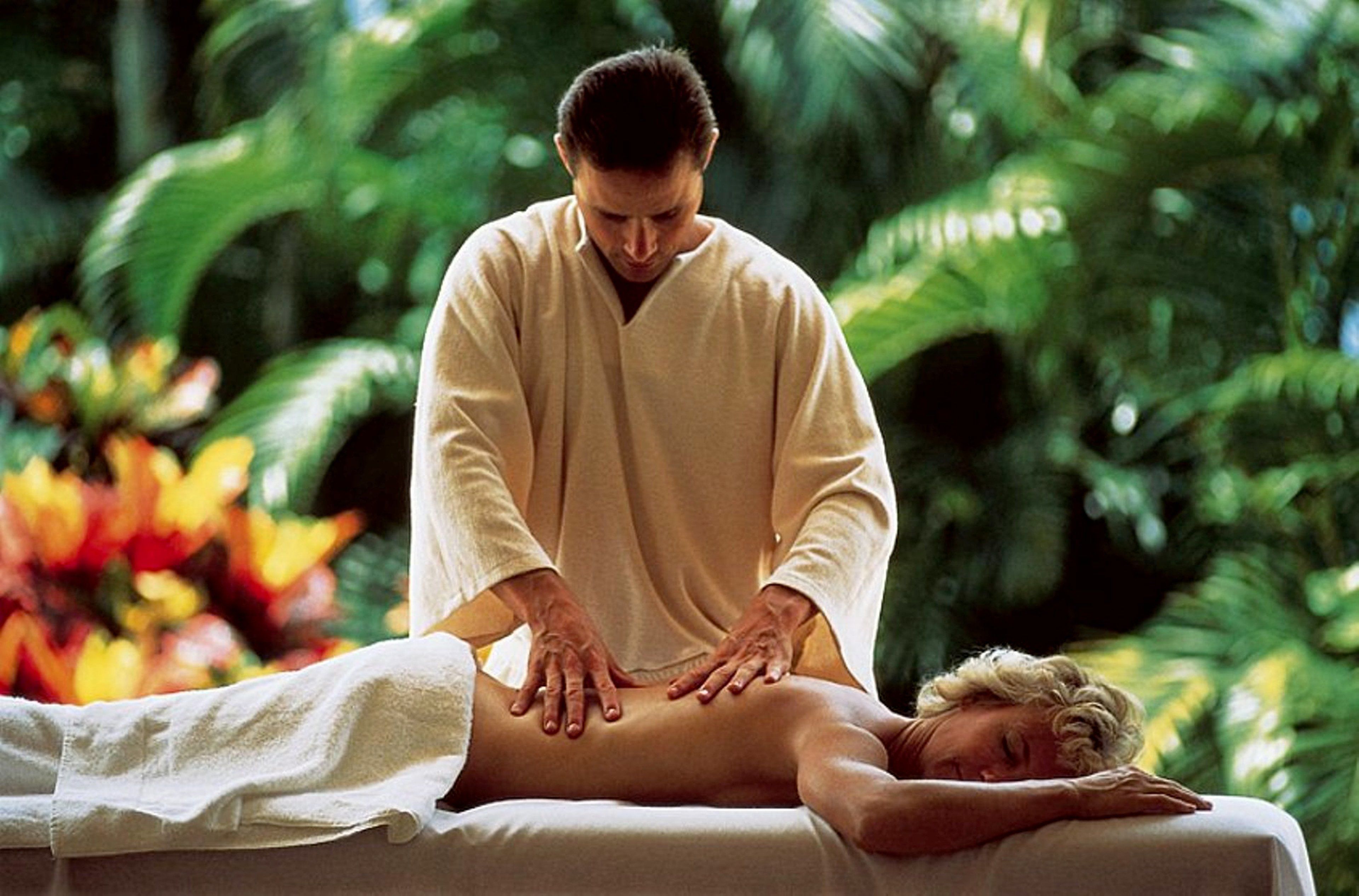 Perawatan tubuh, aromaterapi, dan pijat dengan batu panas