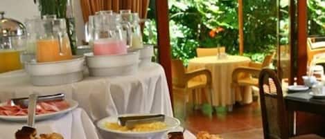 Free daily buffet breakfast