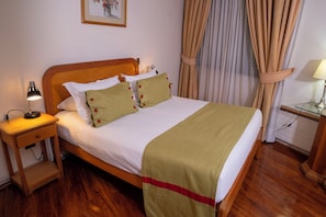Executive Room | In-room safe, laptop workspace, free WiFi, bed sheets - Hotel Canciller - Ex Hotel Presidente (Santiago)