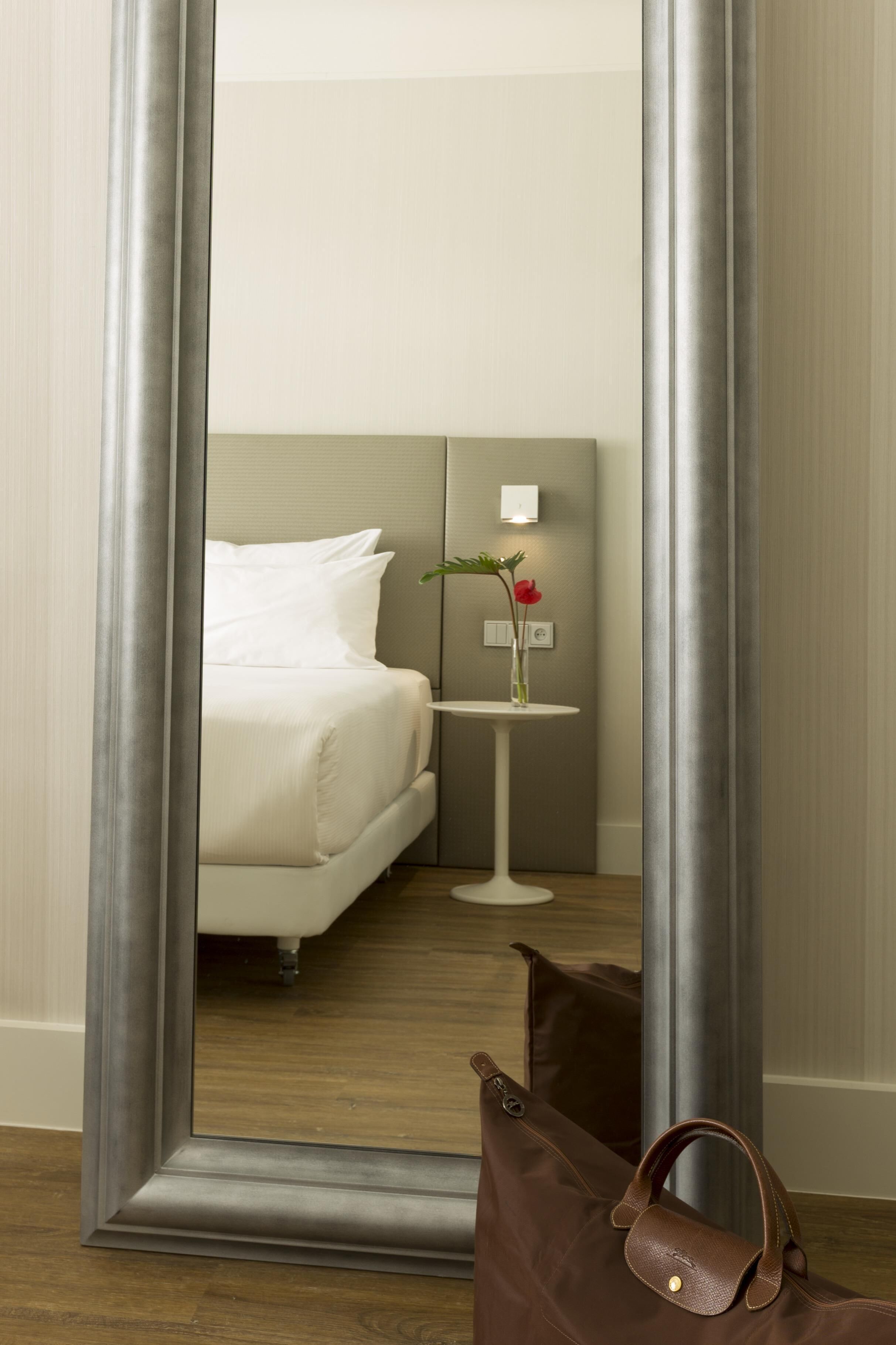 1 bedroom, bed sheets, alarm clocks