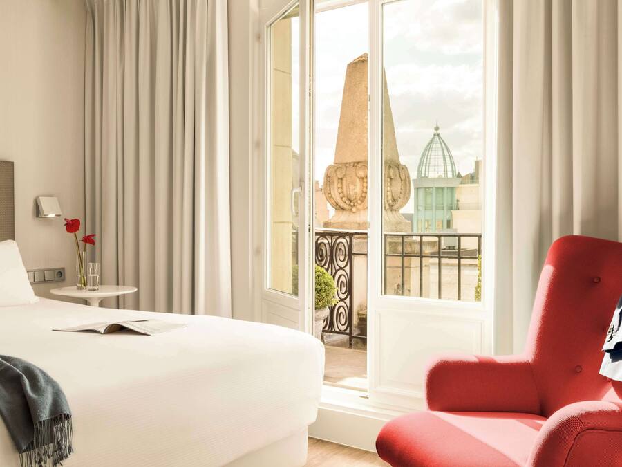 Premium Room (View) | Hypo-allergenic bedding, free minibar items, in-room safe