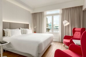 Ropa de cama y despertador 