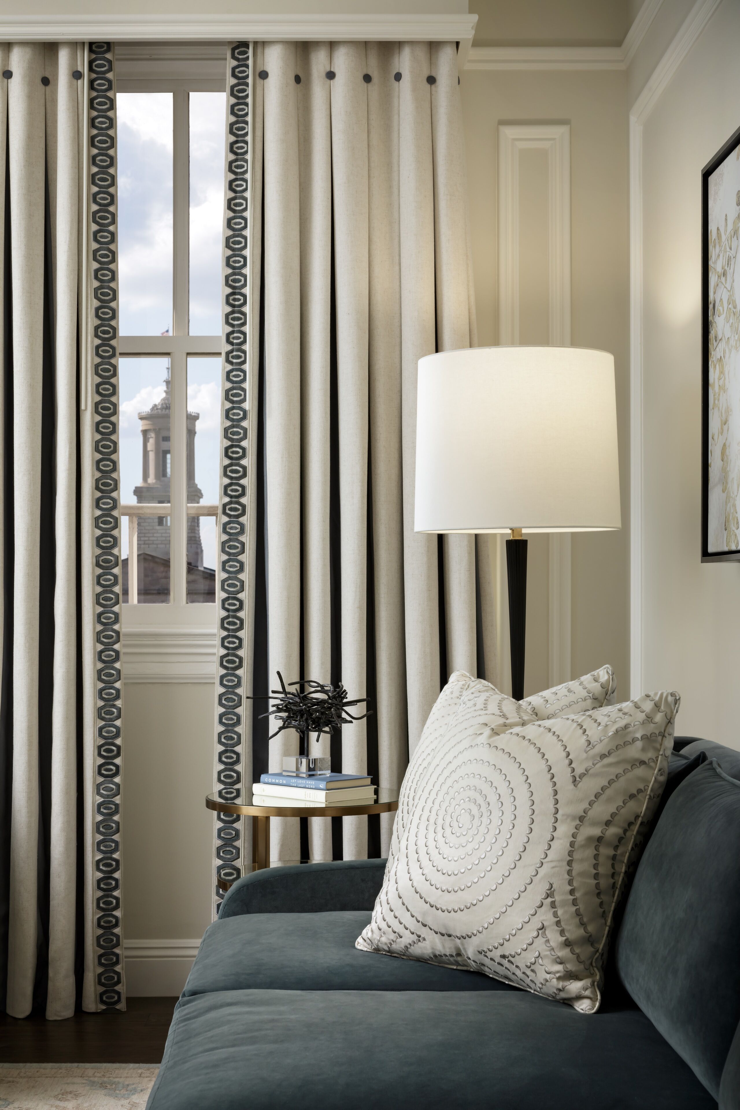 lcd tv, netflix, dvd player