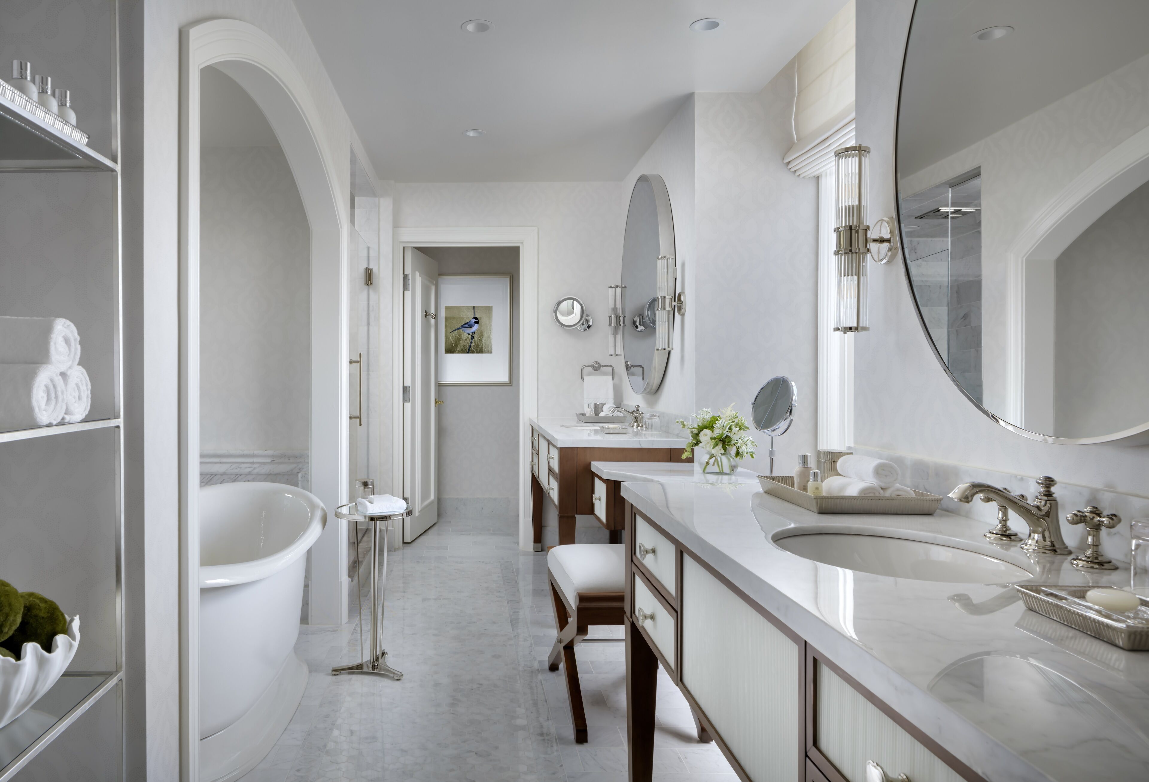 suite | bathroom | separate bathtub and shower, deep-soaking bathtub, free toiletries