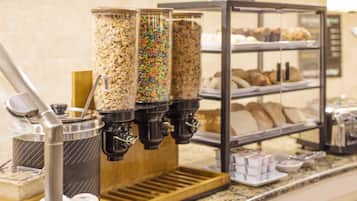 Desayuno buffet todos los días (con cargo)