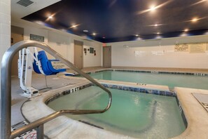 Piscine couverte, piscine extérieure (ouverte en saison)