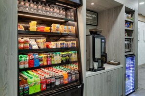 Snack bar - Hilton Garden Inn Fort Worth / Fossil Creek (Fort Worth)