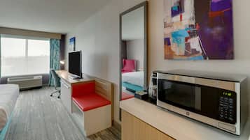 Escritorio y espacio para trabajar con laptop