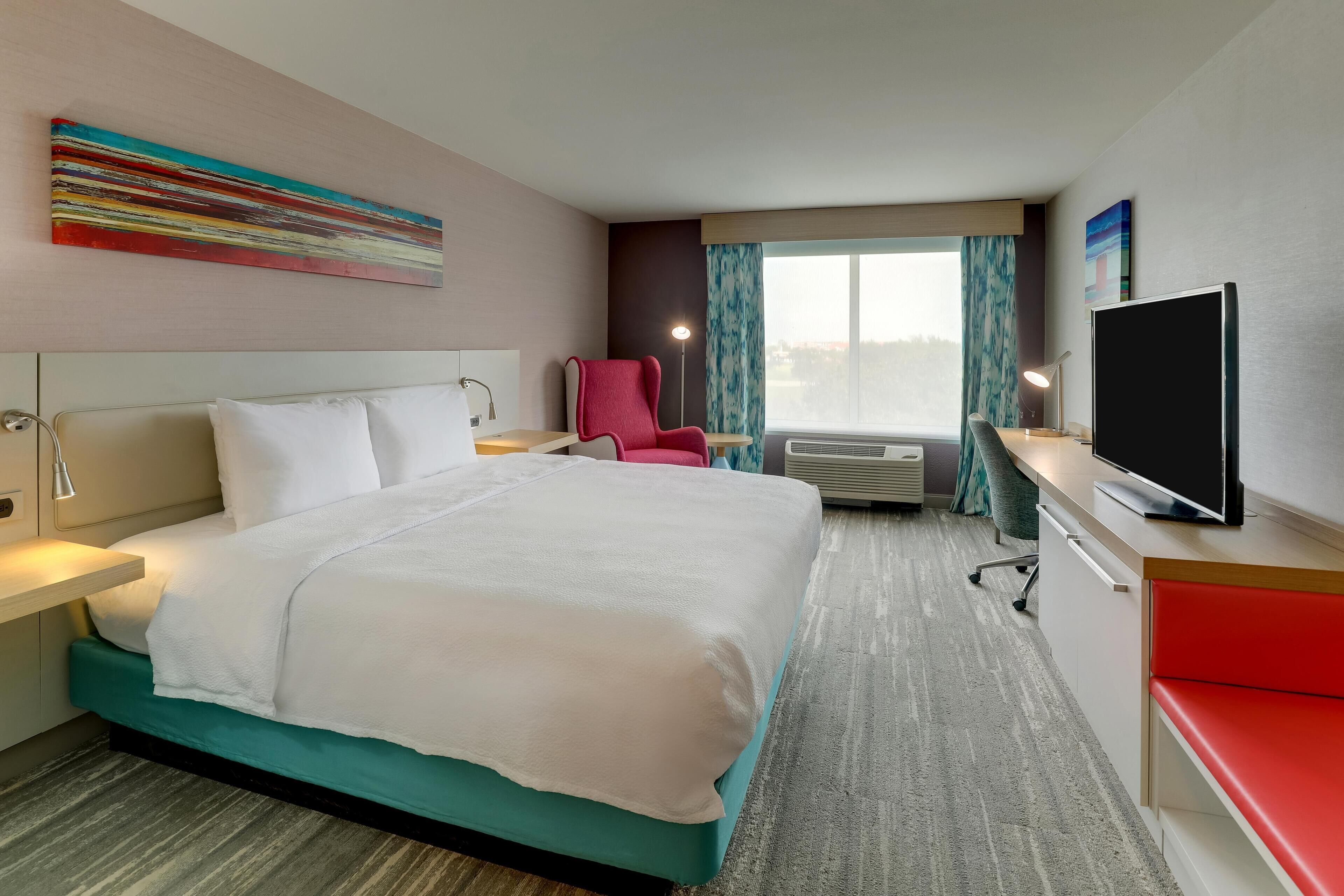 Room, 1 King Bed | Desk, laptop workspace, iron/ironing board, free WiFi