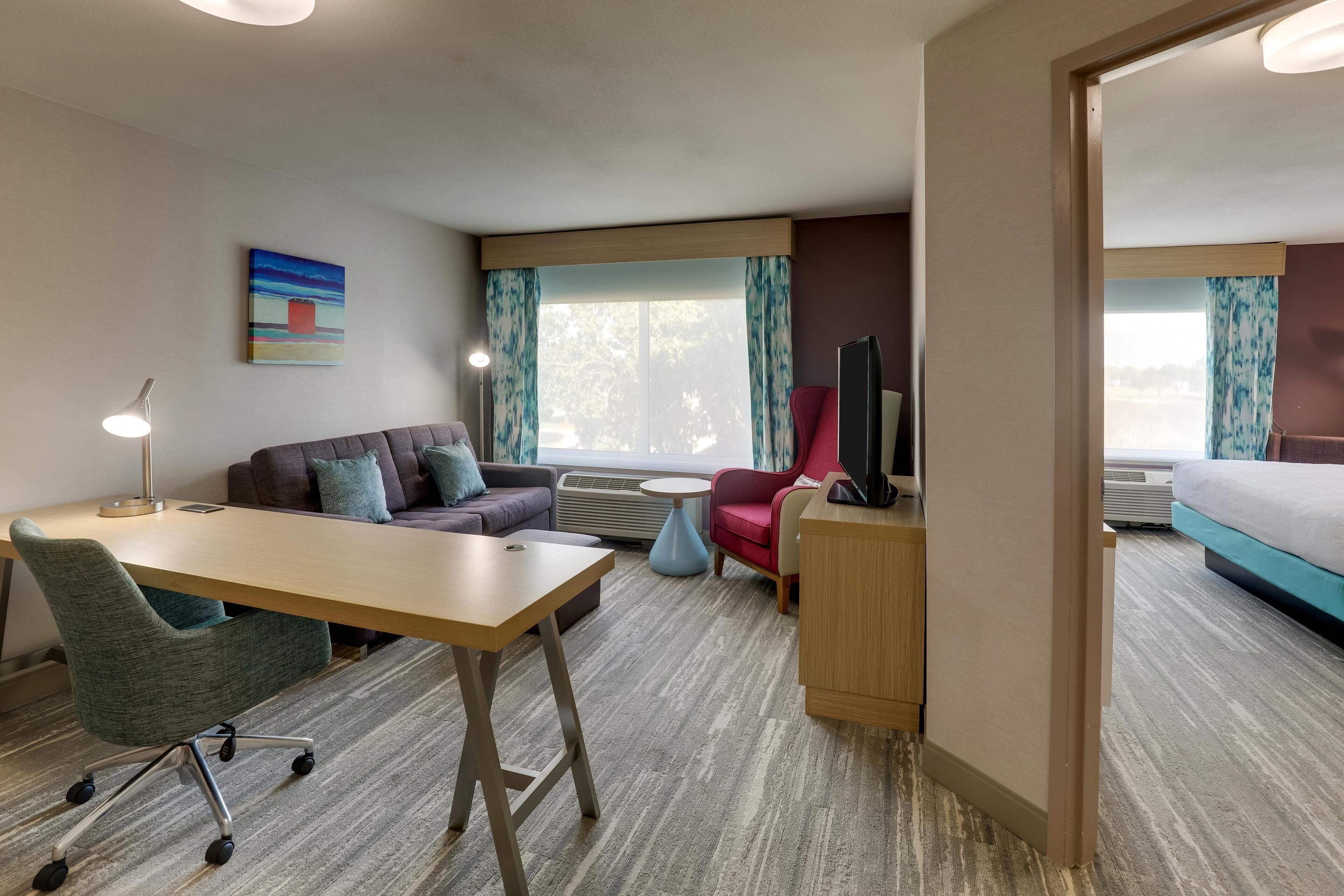 Suite, 1 King Bed | Desk, laptop workspace, iron/ironing board, free WiFi