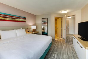 Suite, 1 King-Bett | Schreibtisch, laptopgeeigneter Arbeitsplatz, Bügeleisen/Bügelbrett