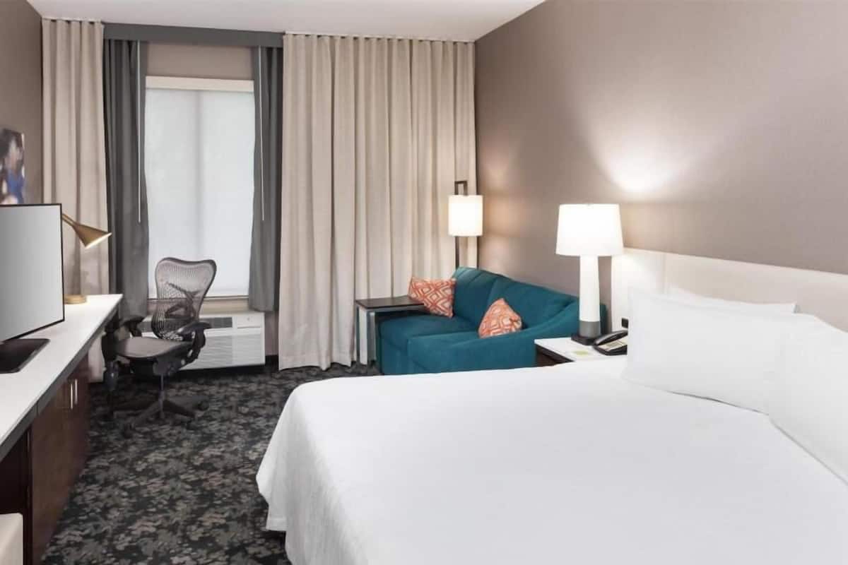 Caja de seguridad en la habitación y escritorio